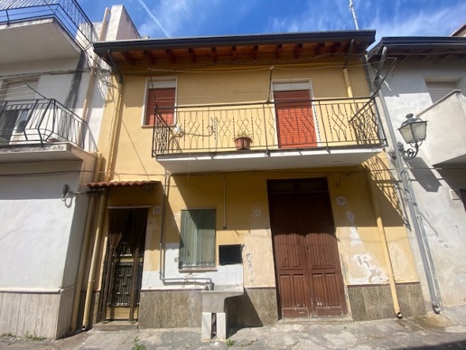 casa indipendente in vendita a Barcellona Pozzo di Gotto in zona Centro Città