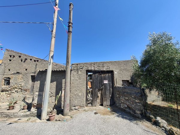 casa indipendente in vendita a Barcellona Pozzo di Gotto
