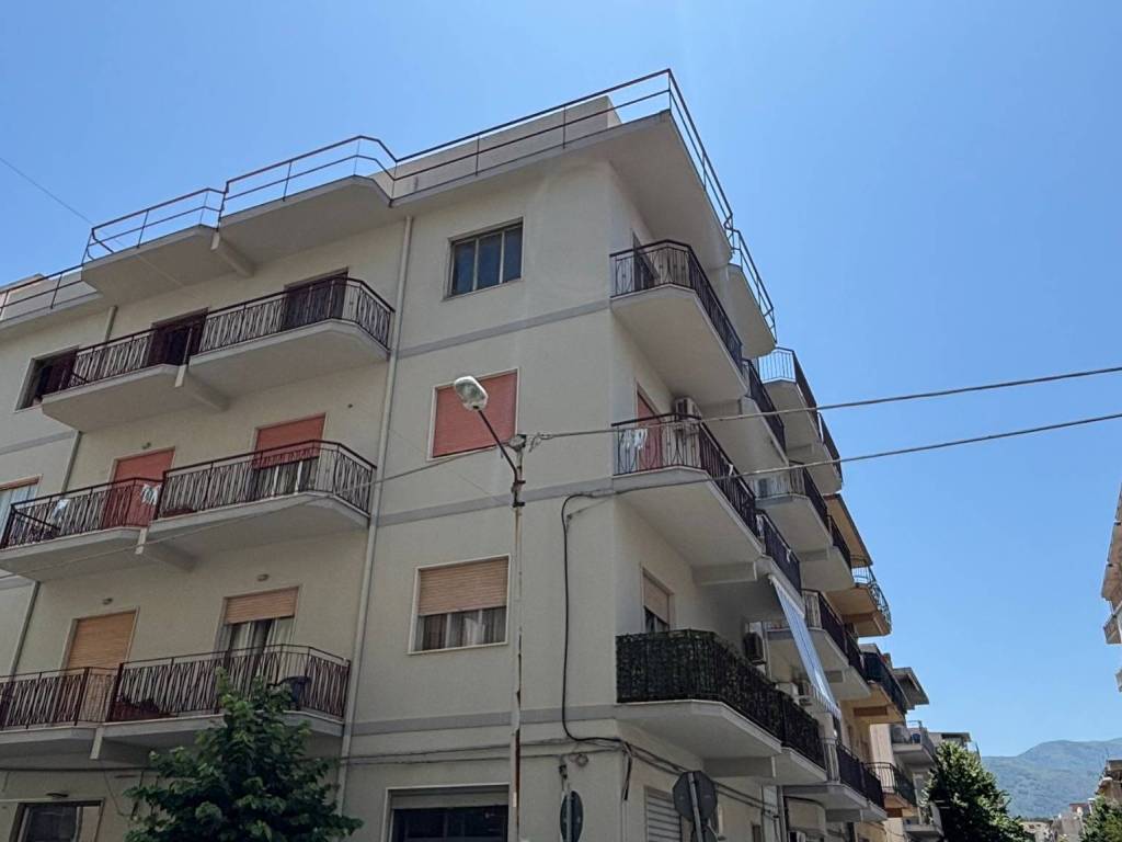 appartamento in vendita a Barcellona Pozzo di Gotto in zona Centro Città
