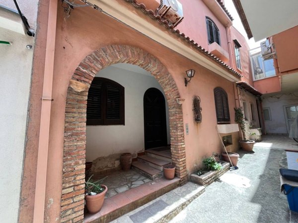 casa indipendente a Barcellona Pozzo di Gotto in zona Calderà/Spine Sante