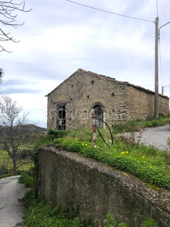 casa indipendente in vendita a Basicò