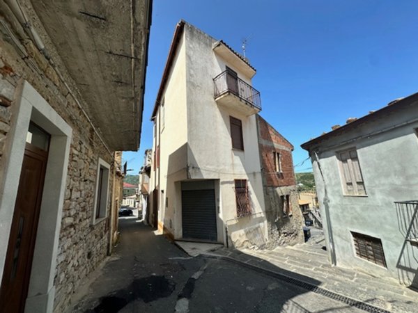 casa indipendente in vendita a Basicò