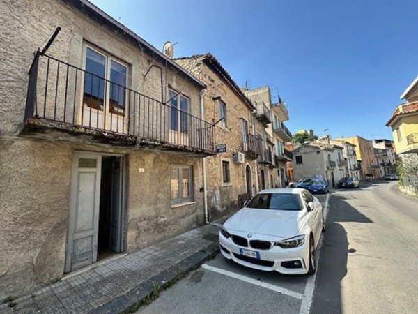 casa indipendente in vendita a Basicò