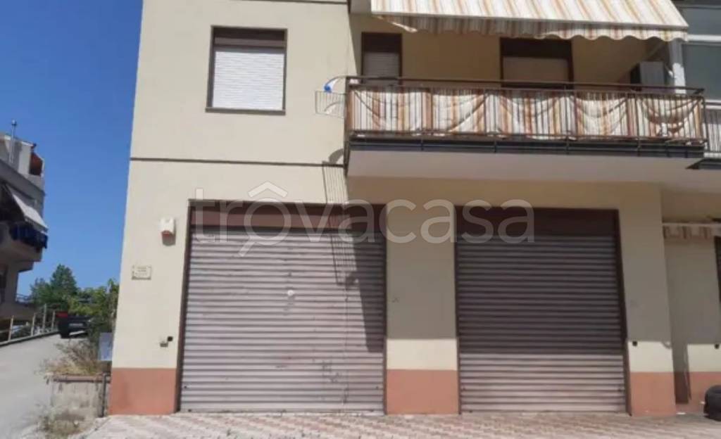 locale commerciale in vendita a Brolo