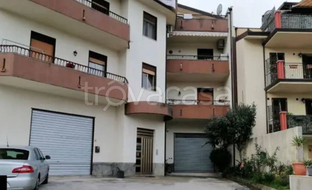 locale commerciale in vendita a Brolo