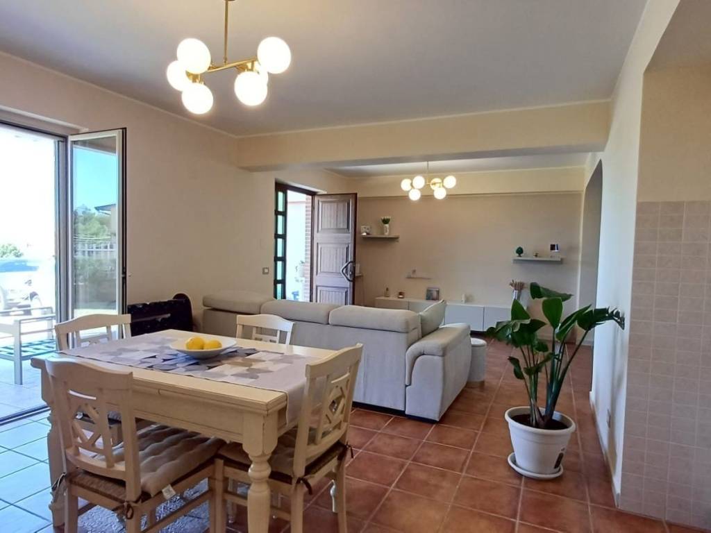 casa indipendente in vendita a Brolo