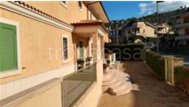 casa indipendente in vendita a Brolo