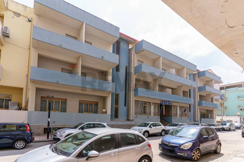 negozio in vendita a Brolo