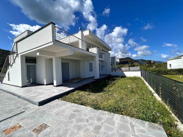 casa indipendente in vendita a Brolo