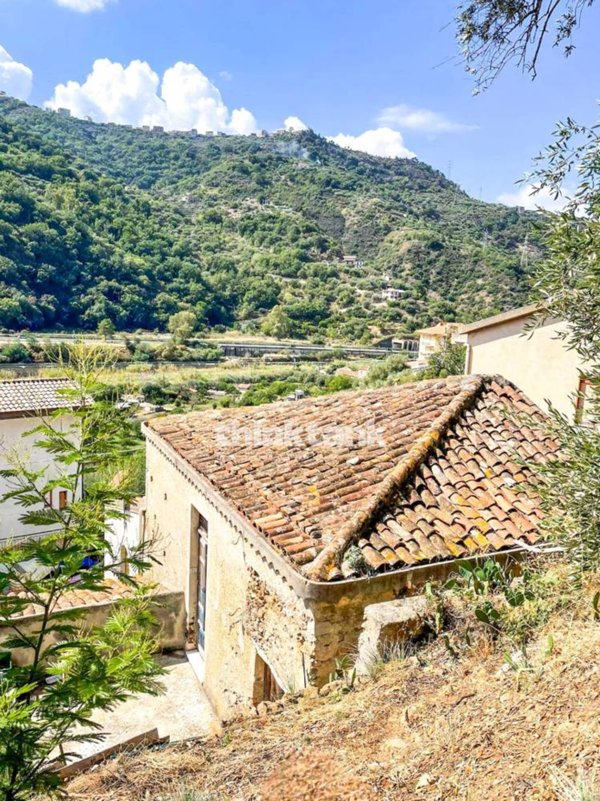 casa indipendente in vendita a Brolo