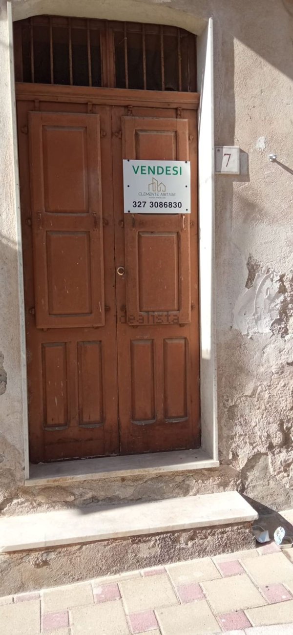 locale commerciale in vendita a Brolo