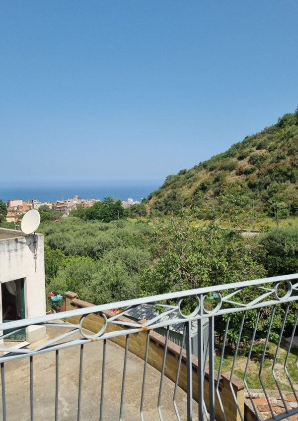 casa indipendente in vendita a Brolo