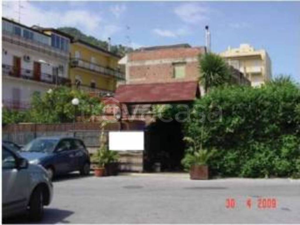 negozio in vendita a Brolo