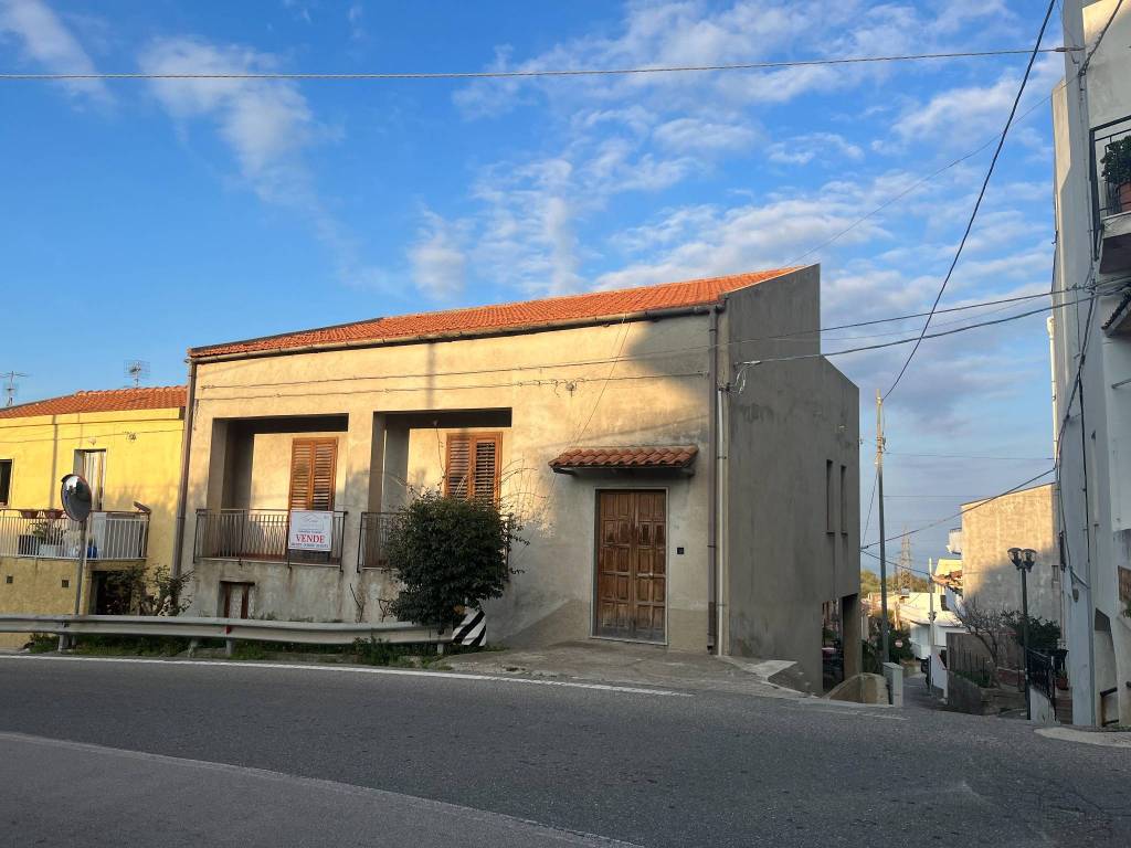 casa indipendente in vendita a Capo d'Orlando