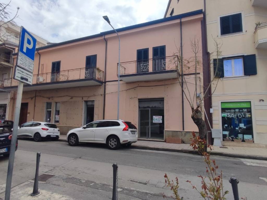 negozio in vendita a Capo d'Orlando