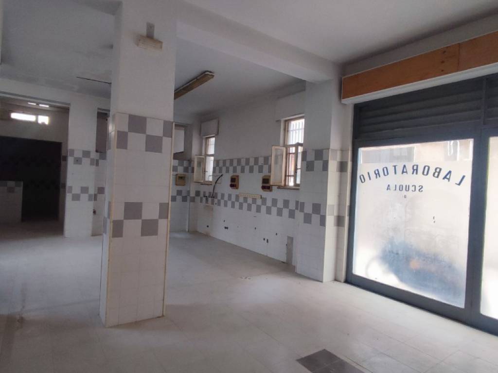 locale commerciale in vendita a Capo d'Orlando
