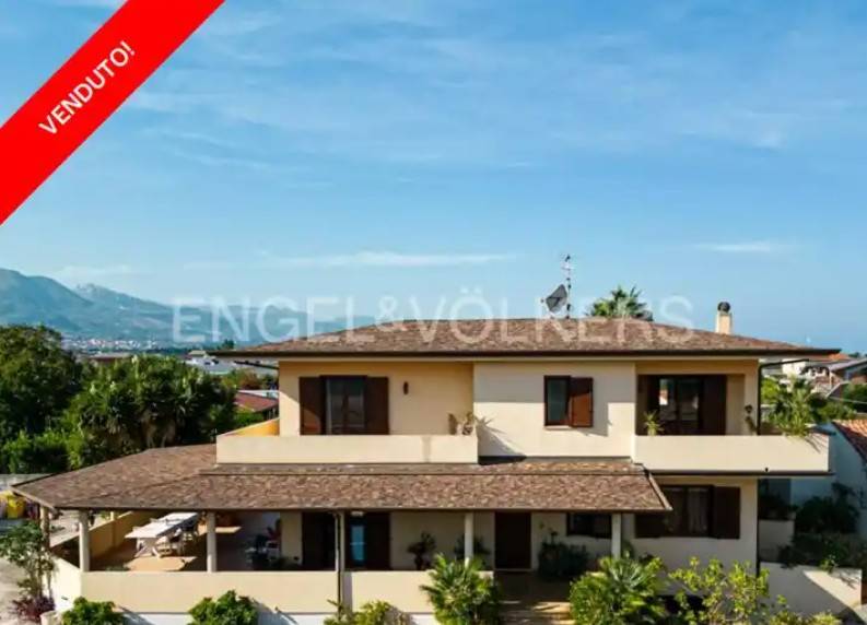 casa indipendente in vendita a Capo d'Orlando