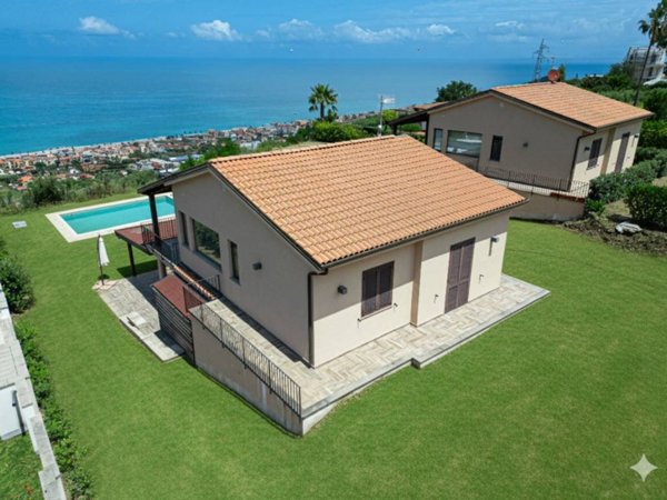 casa indipendente in vendita a Capo d'Orlando