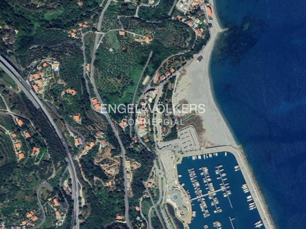 negozio in vendita a Capo d'Orlando