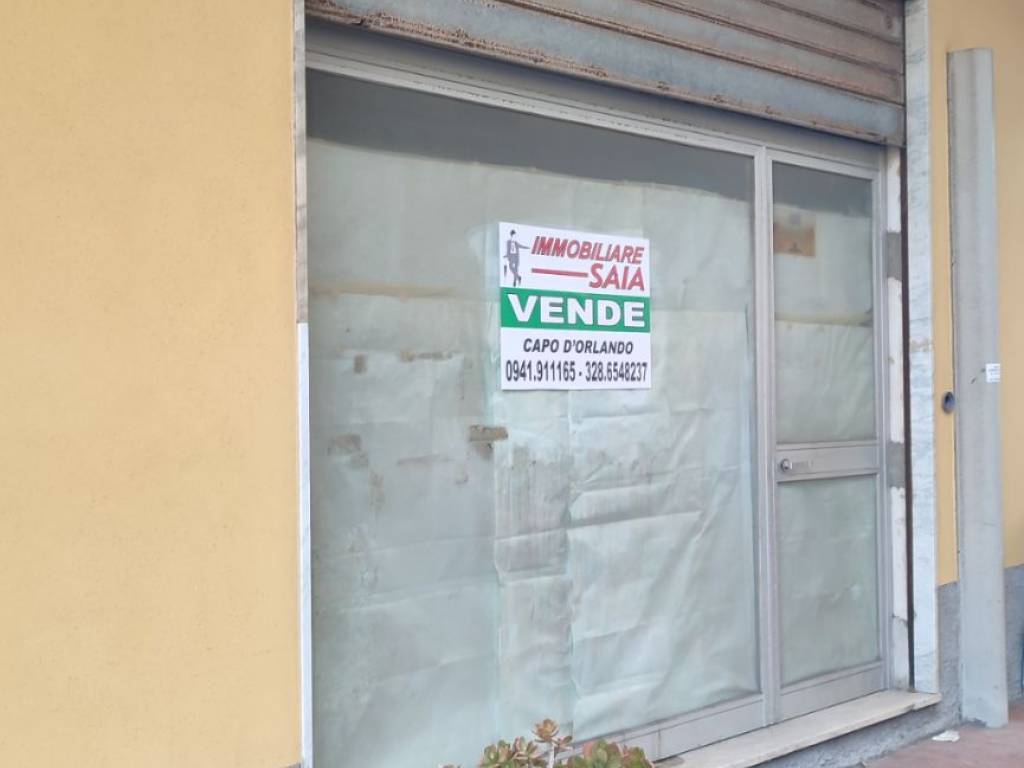 locale commerciale in vendita a Capo d'Orlando