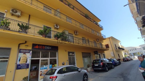locale di sgombero in vendita a Capo d'Orlando