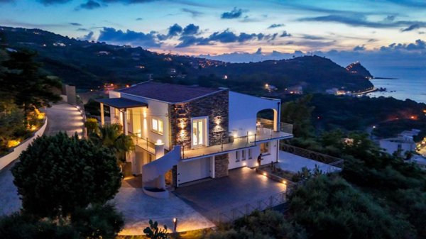 casa indipendente in vendita a Capo d'Orlando