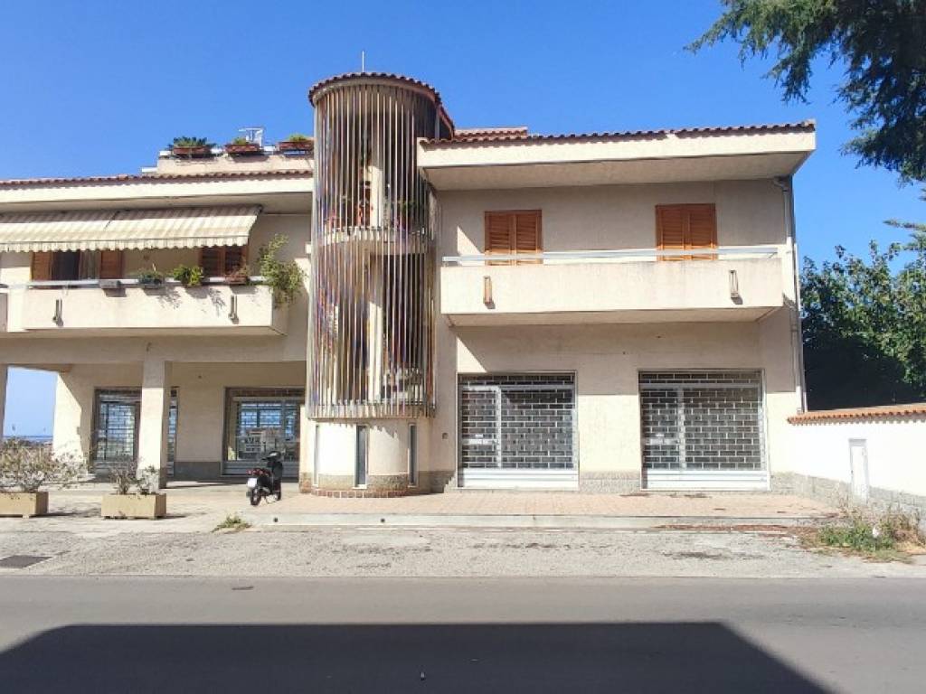 negozio in vendita a Capo d'Orlando