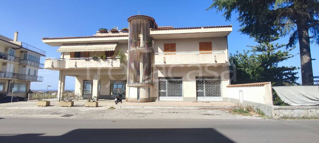 negozio in vendita a Capo d'Orlando