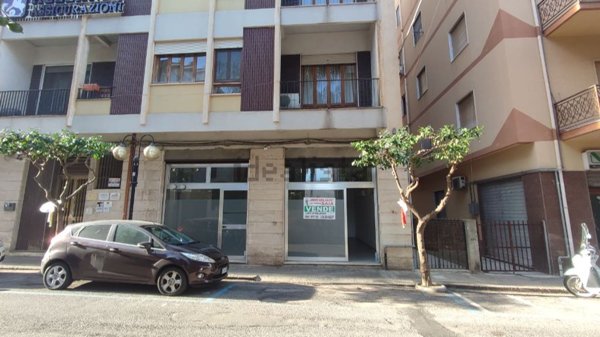 locale commerciale in vendita a Capo d'Orlando
