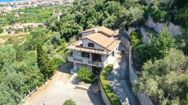 casa indipendente in vendita a Capo d'Orlando