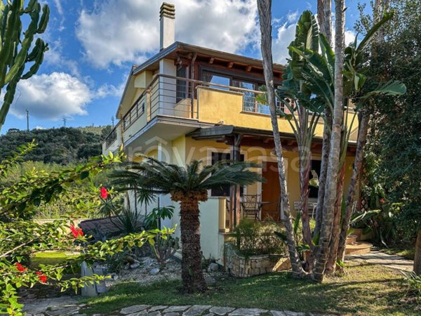 casa indipendente in vendita a Capo d'Orlando