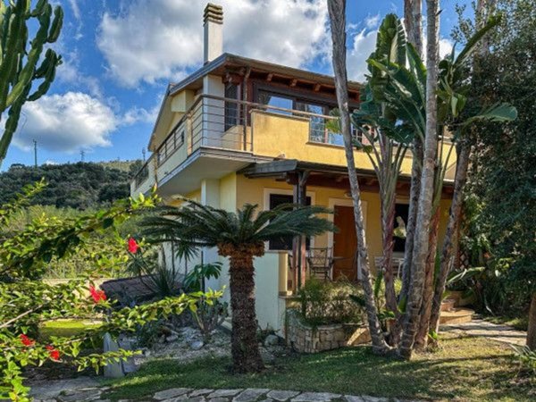 casa indipendente in vendita a Capo d'Orlando