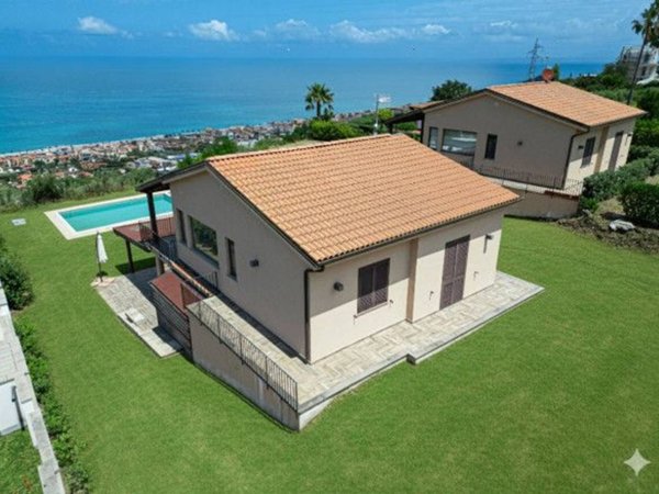 casa indipendente in vendita a Capo d'Orlando