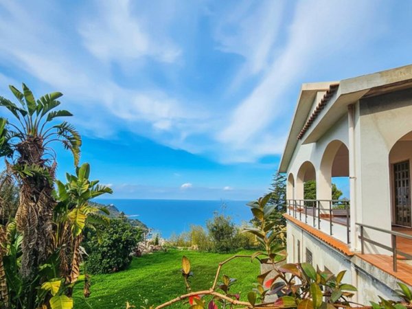 casa indipendente in vendita a Capo d'Orlando