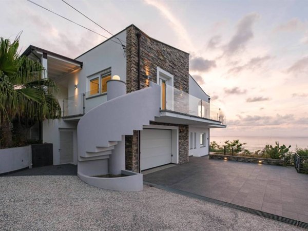 casa indipendente in vendita a Capo d'Orlando