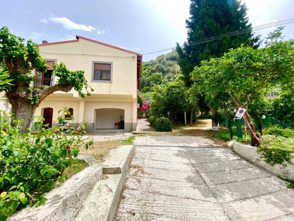 casa indipendente in vendita a Capo d'Orlando