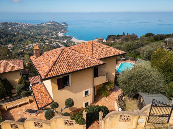 casa indipendente in vendita a Capo d'Orlando