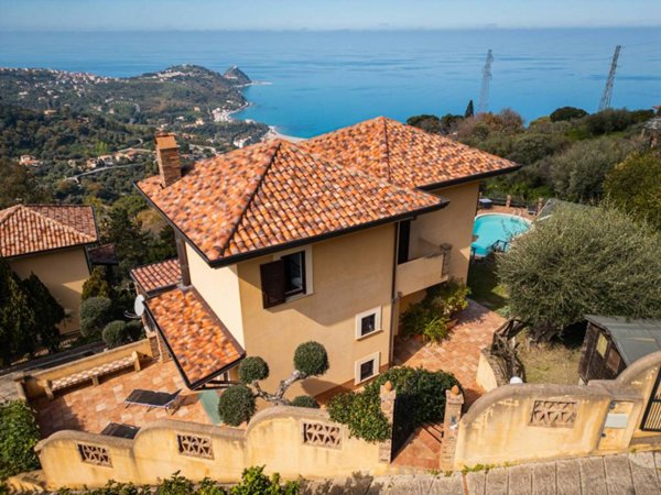 casa indipendente in vendita a Capo d'Orlando