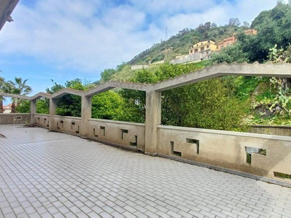 intera palazzina in vendita a Capo d'Orlando