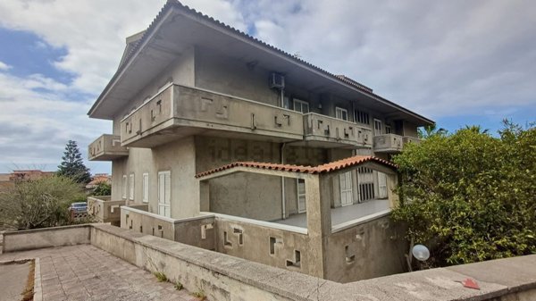 intera palazzina in vendita a Capo d'Orlando
