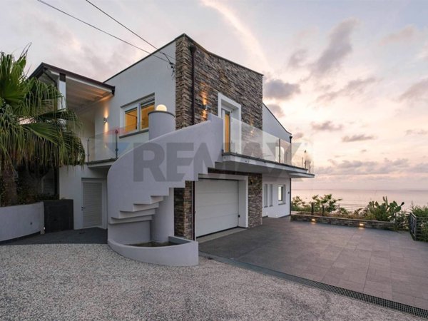 casa indipendente in vendita a Capo d'Orlando