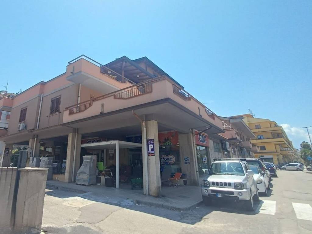 negozio in vendita a Capo d'Orlando