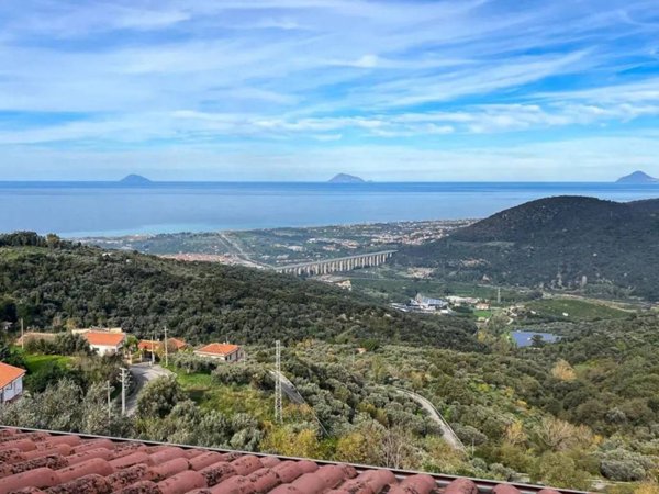 casa indipendente in vendita a Capri Leone