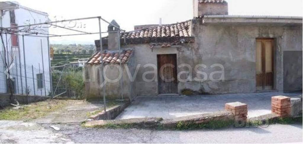 casa indipendente in vendita a Capri Leone