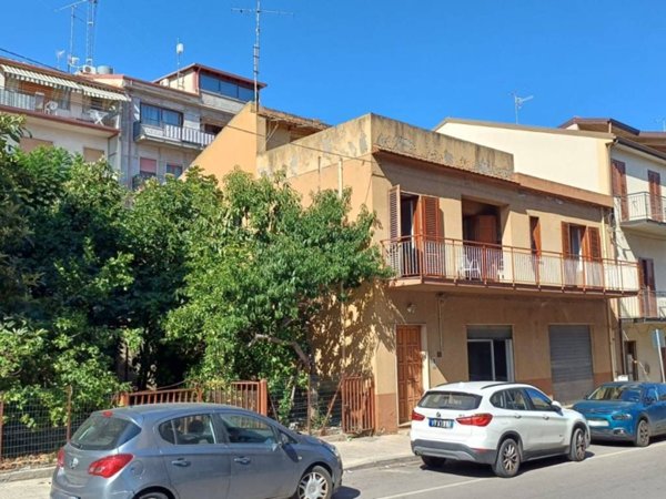 casa semindipendente in vendita a Capri Leone