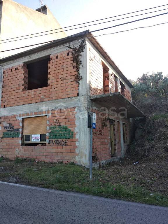 casa indipendente in vendita a Capri Leone