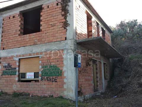 casa indipendente in vendita a Capri Leone