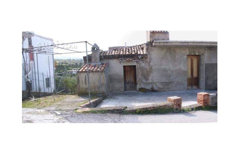 casa indipendente in vendita a Capri Leone