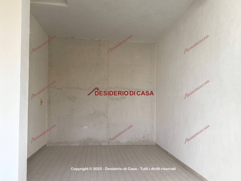 locale commerciale in vendita a Capri Leone