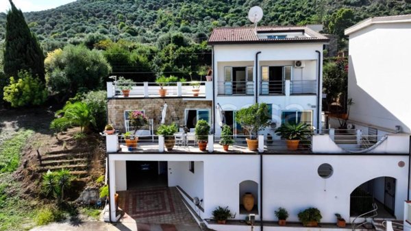casa indipendente in vendita a Caronia in zona Marina di Caronia